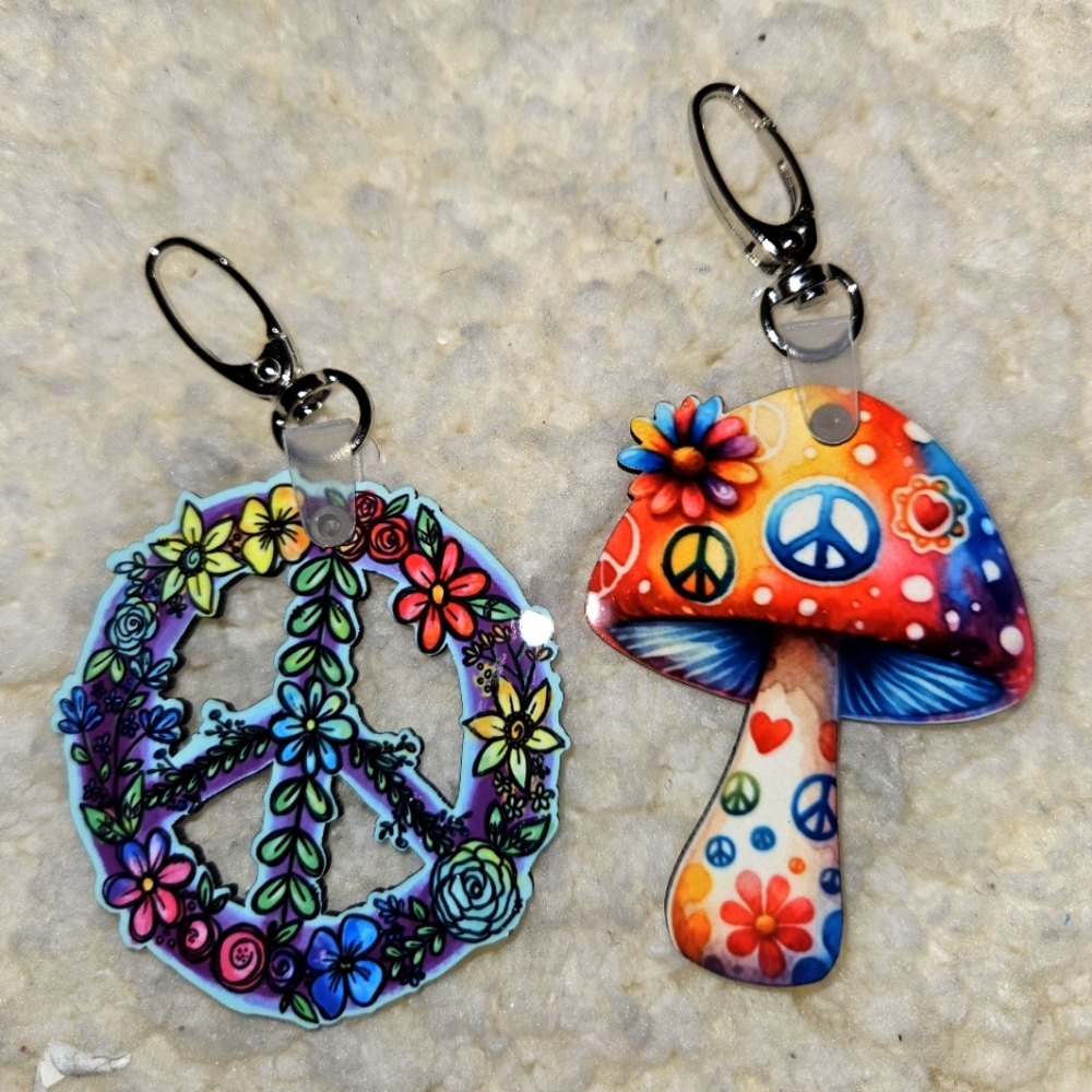 Peace sign and mushroom Keychains